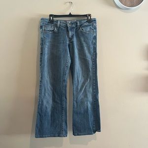 🎂 5/$10 Levi’s 524 Too Superlow Flare 11M